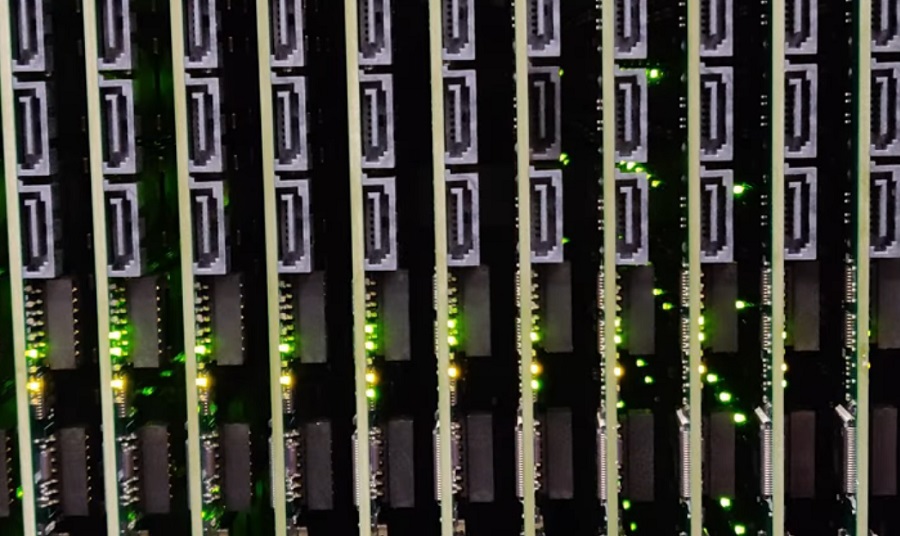 A SpiNNaker az emberi agy p&aacute;rhuzamos kommunik&aacute;ci&oacute;s architekt&uacute;r&aacute;j&aacute;t ut&aacute;nozza