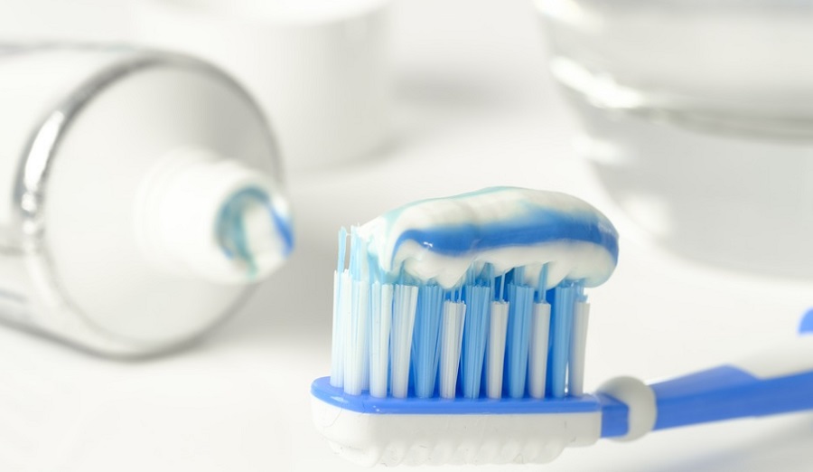 Ha a fogkrémben nem is, a fogkefén még összegyűlhetnek ártalmas anyagok