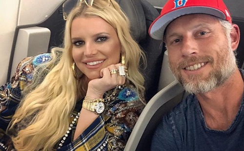 Jessica Simpson harmadik babáját várja