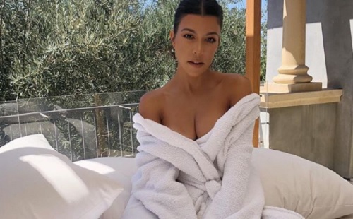 Kourtney Kardashian megint 20 éves fiúval kezdett