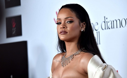 Neves elismerést kapott Rihanna