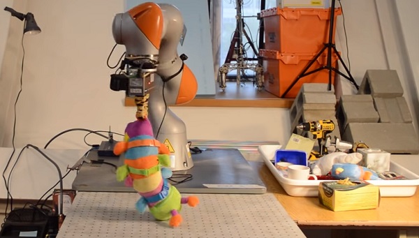 Mesterséges intelligencia: a robot tárgyakat válogat