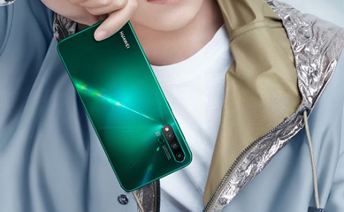 Négy hátlapi és egy 32MP kijelzőbe épített kamera a HUAWEI Nova 5i Pro okostelefonban