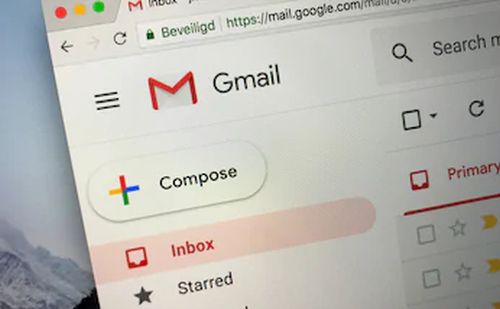 Mesterséges intelligenciával javítja a nyelvi hibákat a Gmail