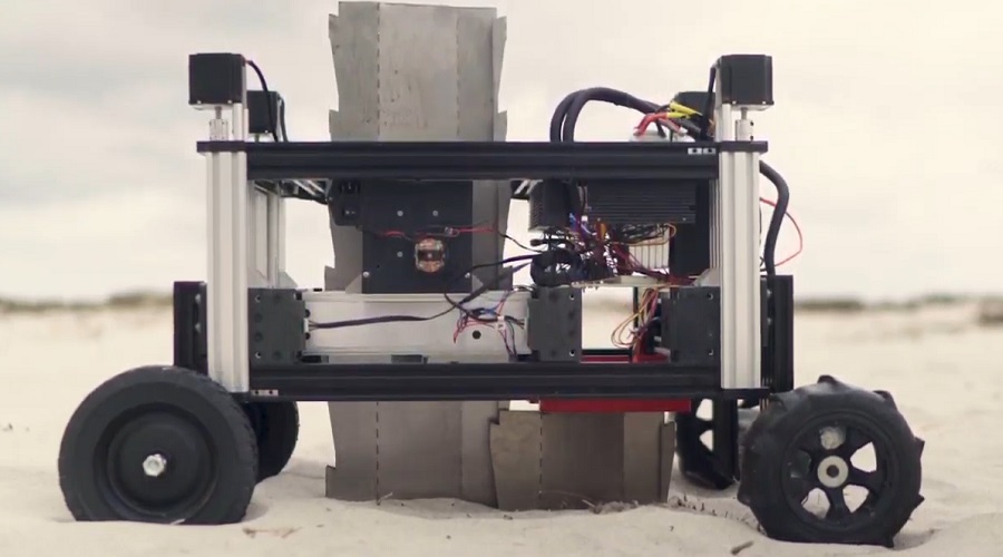 A mesterségesen intelligens Romu robot acéllemezt vezet a talajba