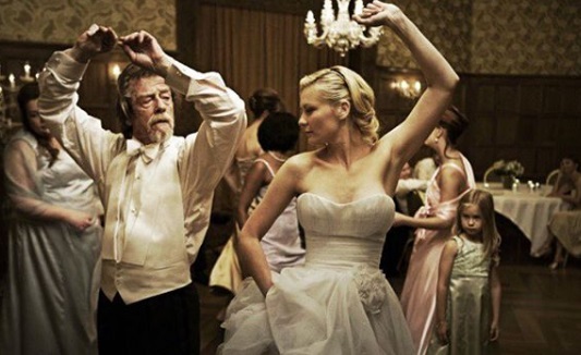 Kirsten Dunst egy filmbéli esküvőn