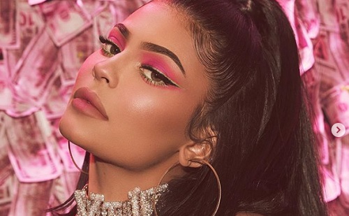 Bőrtermékei miatt rótták meg Kylie Jennert