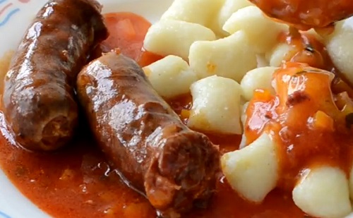 Téli melegedő: kolbászkák gnocchi-val