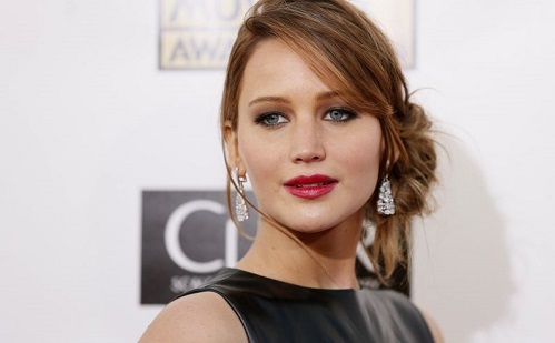 Jennifer Lawrence mesés gyűrűt kapott