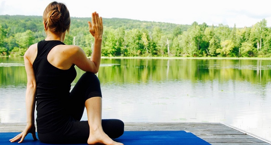 A jóga gyakorlatokkal fenntartható a stresszmentesség és a fogak egészsége
