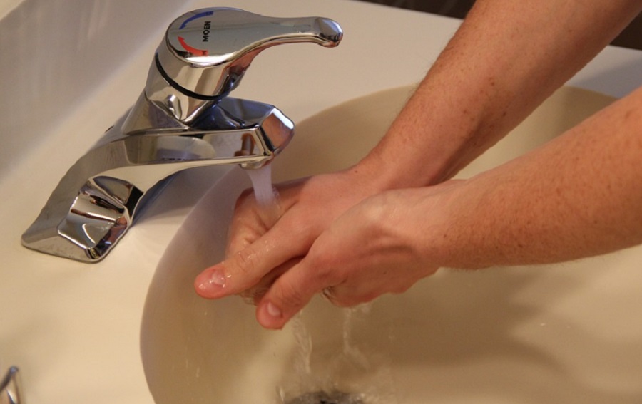 A túl meleg víz sincs jó hatással a kéz bőrére