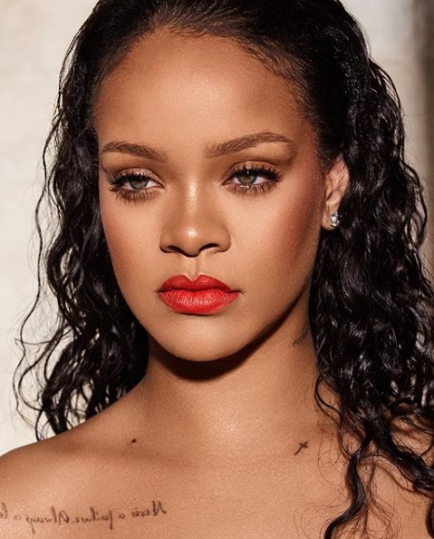 Rihanna perli az apját