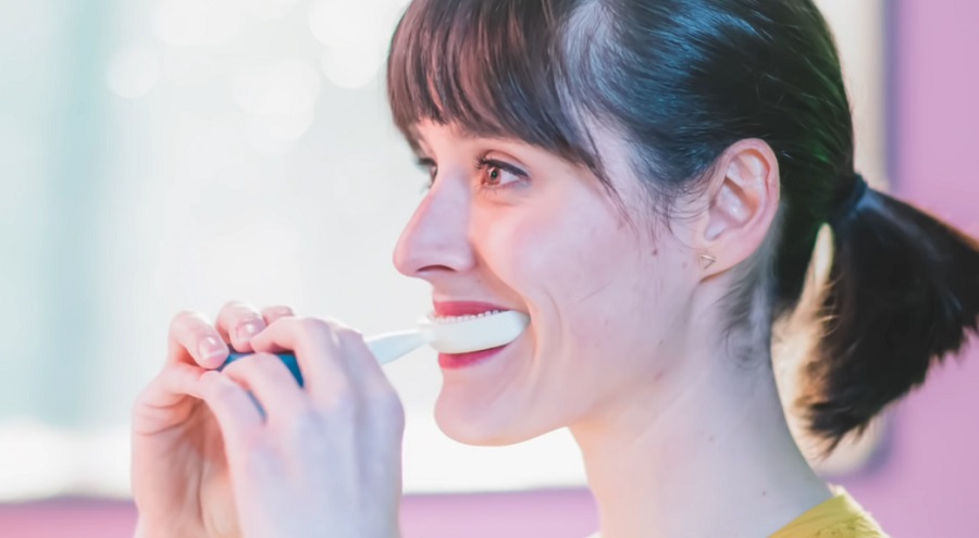 Tíz másodperc alatt hatékonyan tisztít az Y-Brush fogkefe