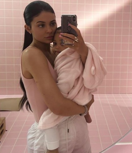 kyliejenner_stormi_1