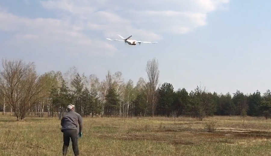 &Uacute;tj&aacute;ra bocs&aacute;tj&aacute;k az egyik dr&oacute;nt 