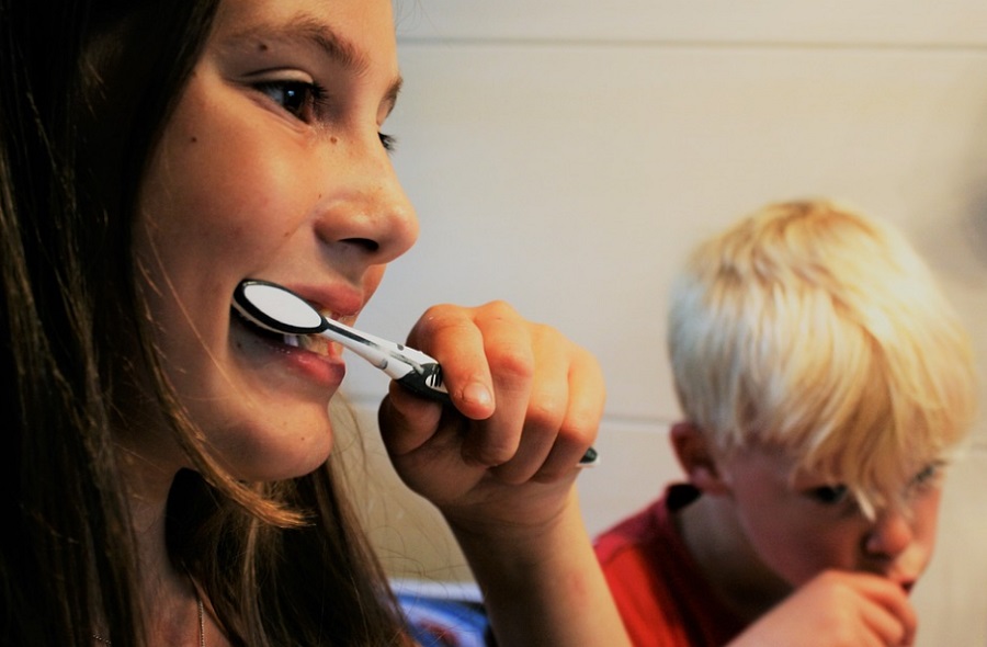 A rendszeres fogmosás nagyon fontos a fogszuvasodás elkerüléséhez