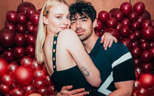 Joe Jonas és Sophie Turner nyáron házasodik