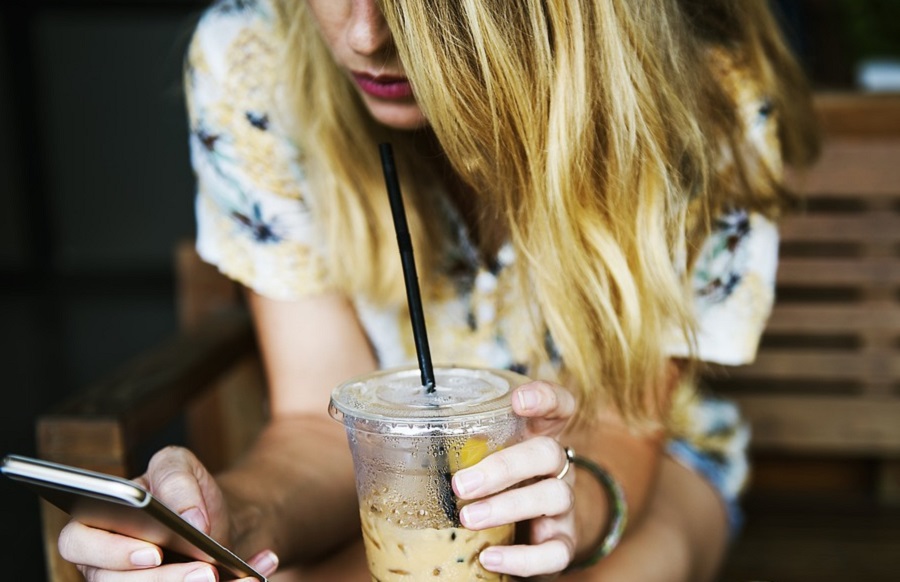 Az &uacute;j mesters&eacute;ges intelligenci&aacute;val műk&ouml;dő b&ouml;ng&eacute;sző elrejti a k&aacute;ros megjegyz&eacute;seket