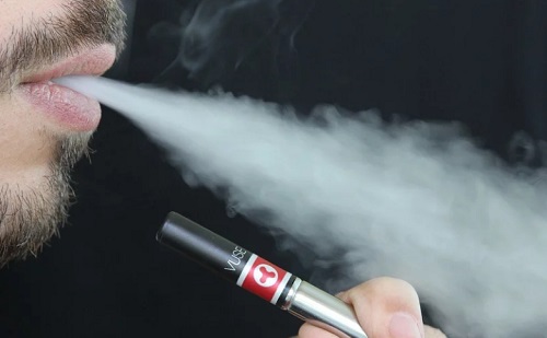 Ártalmas a fogimplantátumra az e-cigaretta?
