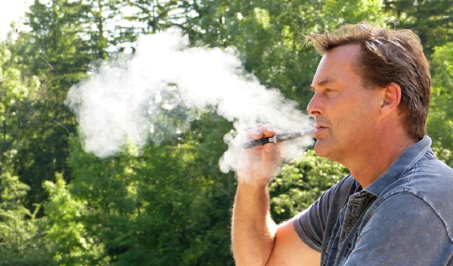 Az e-cigaretta sem feltétlenül segíti a gyógyulást fogpótlás esetén