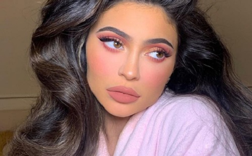 Kylie Jenner eladja kozmetikai cége többségi részét