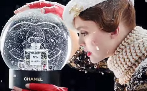 Lily Rose Depp a Chanel ünnepi sztárja