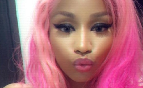 Bekötötték Nicki Minaj fejét