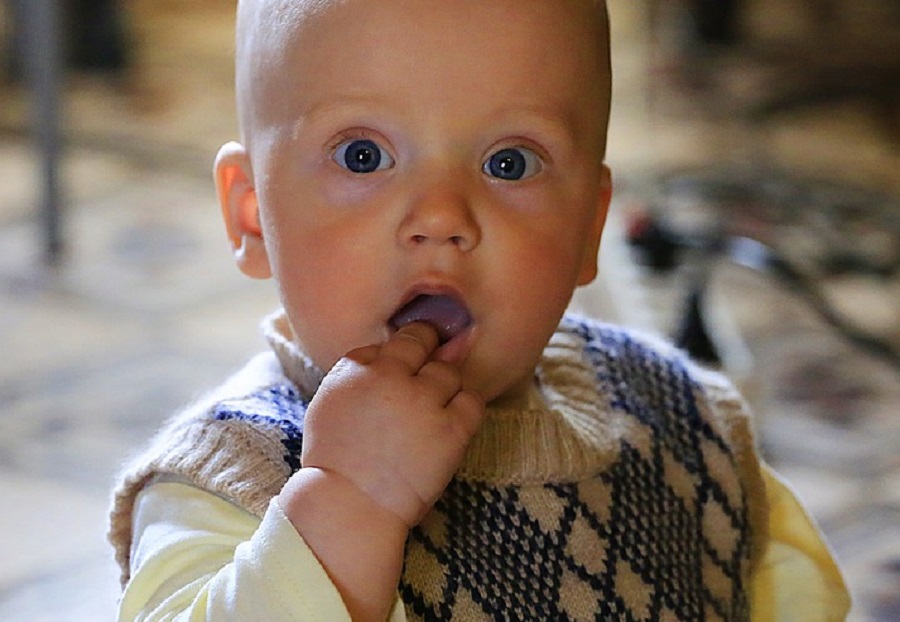 A baba fogai is elszíneződhetnek - több okból is