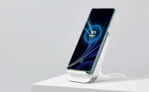 Mesterséges intelligencia turbózza fel a OnePlus 8 Pro vezeték nélküli asztali töltőjét