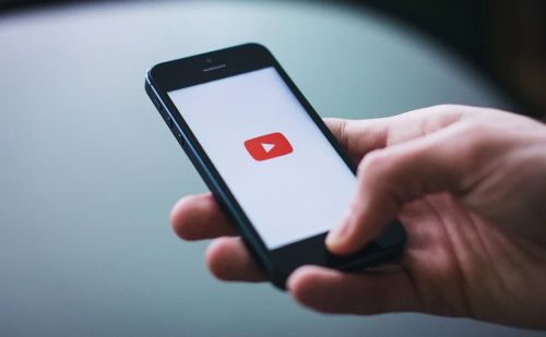 Rekordszámú videót távolított el a YouTube a mesterséges intelligencia segítségével