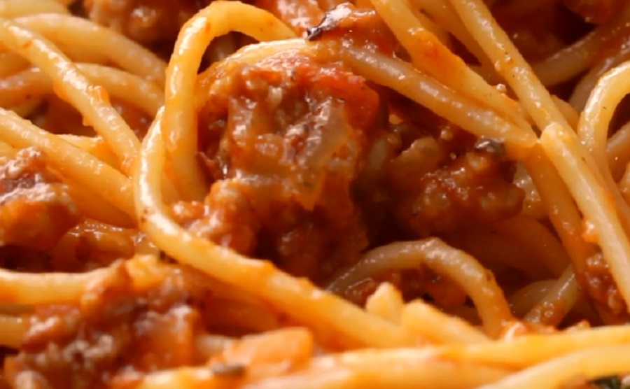 Ízletes és telítő a bazsalikomos-húsos spagetti