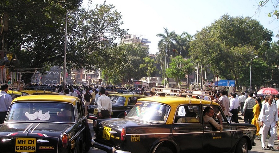 Az indiai Mumbaiban is nagy szükség van a tömeg figyelésére a koronavírus járvány idején