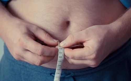 Az elhízás növeli a koronavírus miatti halál esélyét a férfiaknál