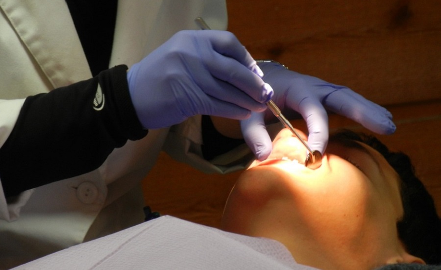 A gyökérkezelés több látogatást is igényelhet a fogorvosnál