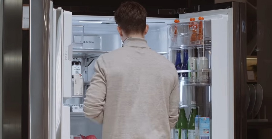 Az LG ThinQ technológiájával a hűtő jelzi, ha vennünk kell valamit