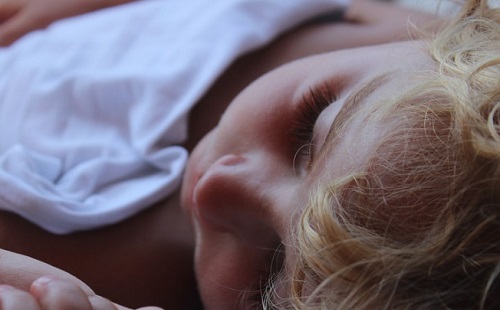 A kevés alvás a gyermek mentális egészségét veszélyezteti
