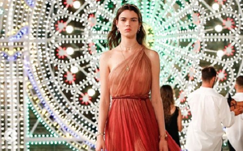 Közönség nélkül is bemutatta 2021-es ruháit a Dior 