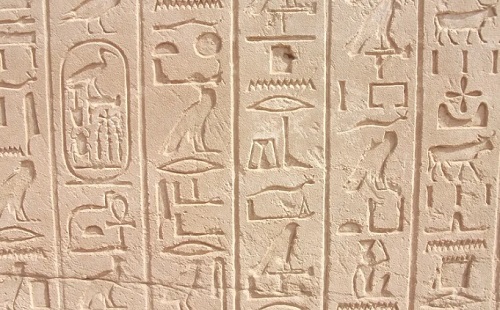 Hieroglifa-fordításra is képes a mesterséges intelligencia