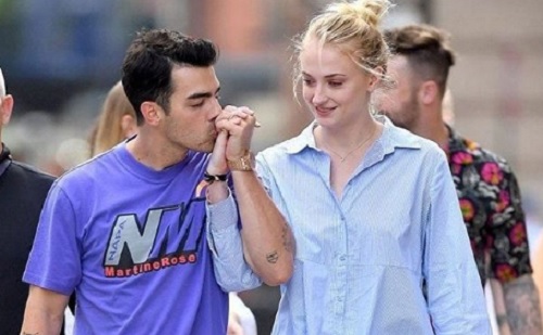 Megszületett Sophie Turner és Joe Jonas kislánya