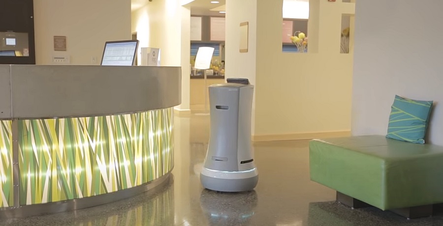 A Savioke robotja szobaszervízt biztosít a Hotel Monville-ben