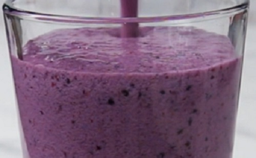 Immunerősítő: készíts probiotikus bogyós smoothie-t