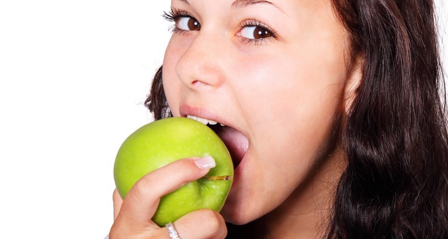 A rostdús gyümölcsök is segíthetnek elkerülni a fogszuvasodást
