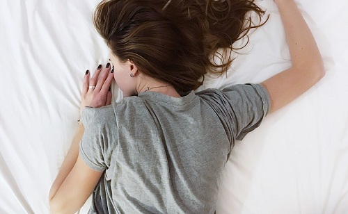 Így segítheti a fogyást az alvás