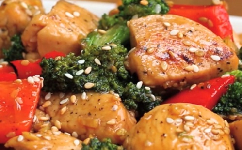 Könnyed és finom: serpenyős csirke brokkolival