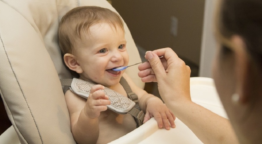 Adhatunk a baba ételéhez olyasmit, ami segít meggátolni a székrekedést 