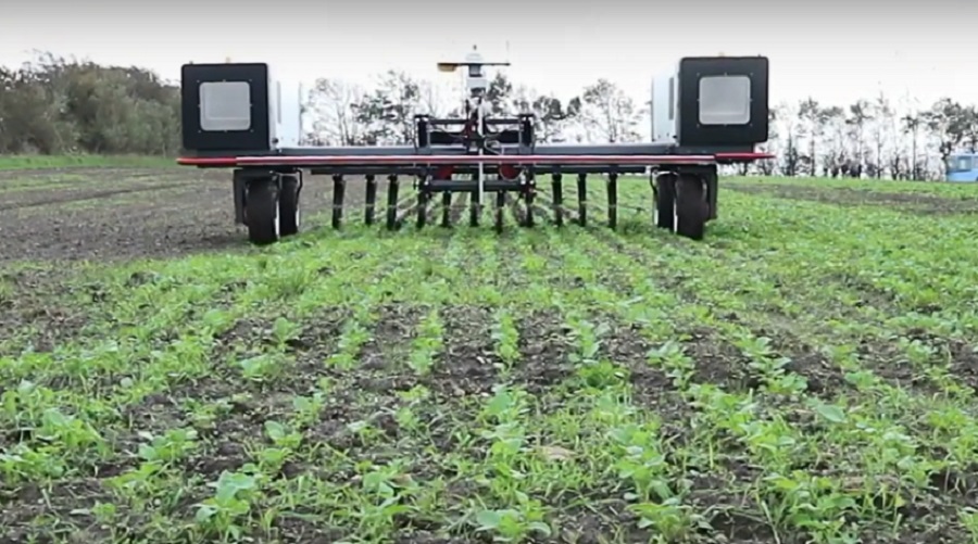 Mesterséges intelligencia - A Robotti mezőgazdasági gép munka közben