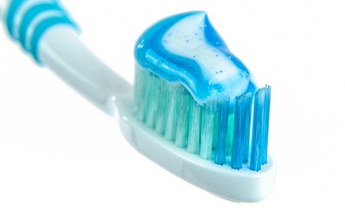 Plakk-azonosító fogkrém előzheti meg a stroke-ot?