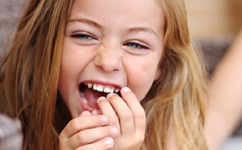 Gyermekkori fogszuvasodást okozhat az ivóvíz egy összetevője?