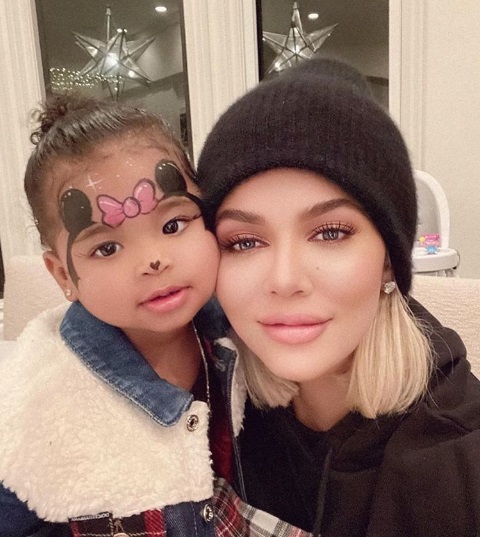 Khloe Kardashian és kislánya, True