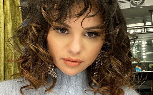 Selena Gomez kozmetikai kampányra invitálja rajongóit